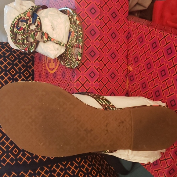 Slippers - Picture 3 of 5